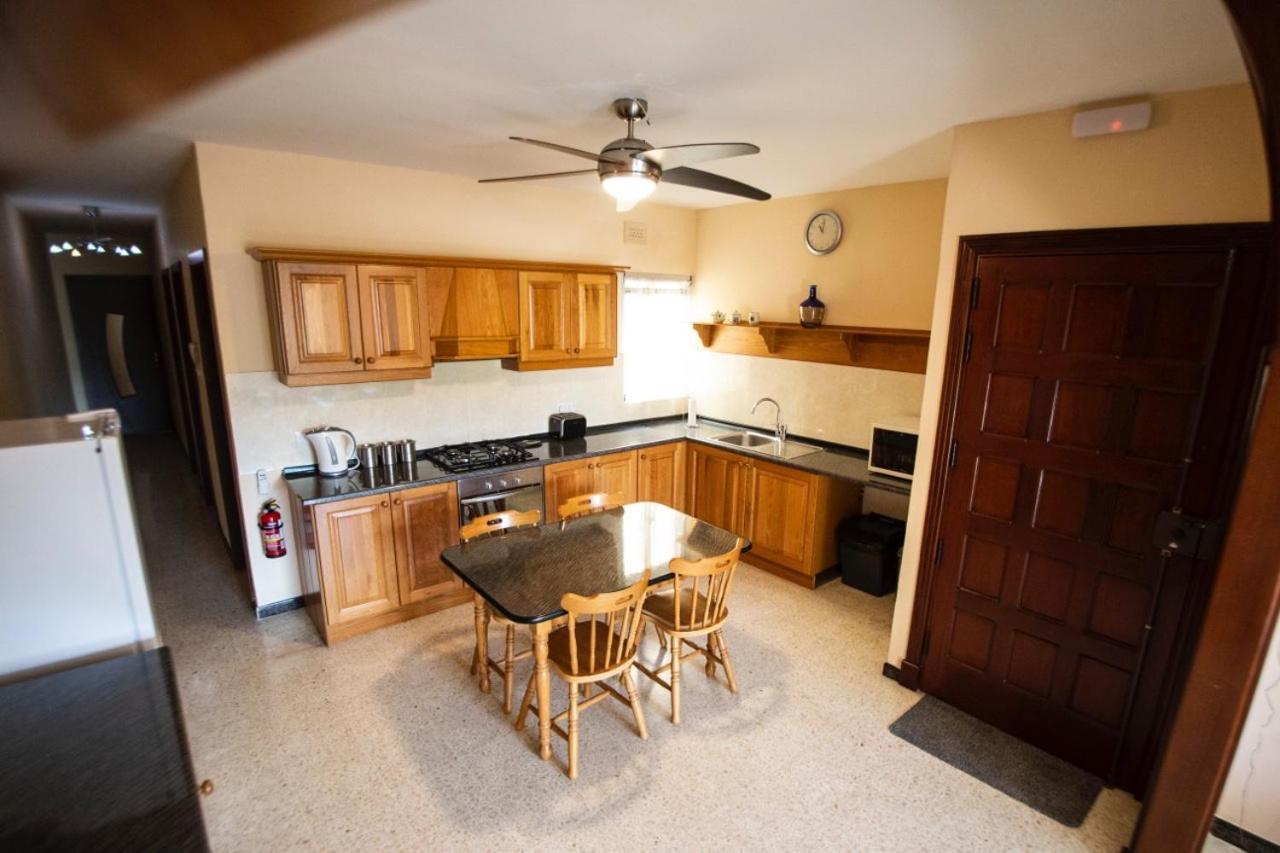 Apartment 5 Mins Away From The Beach. 圣保罗湾城 外观 照片
